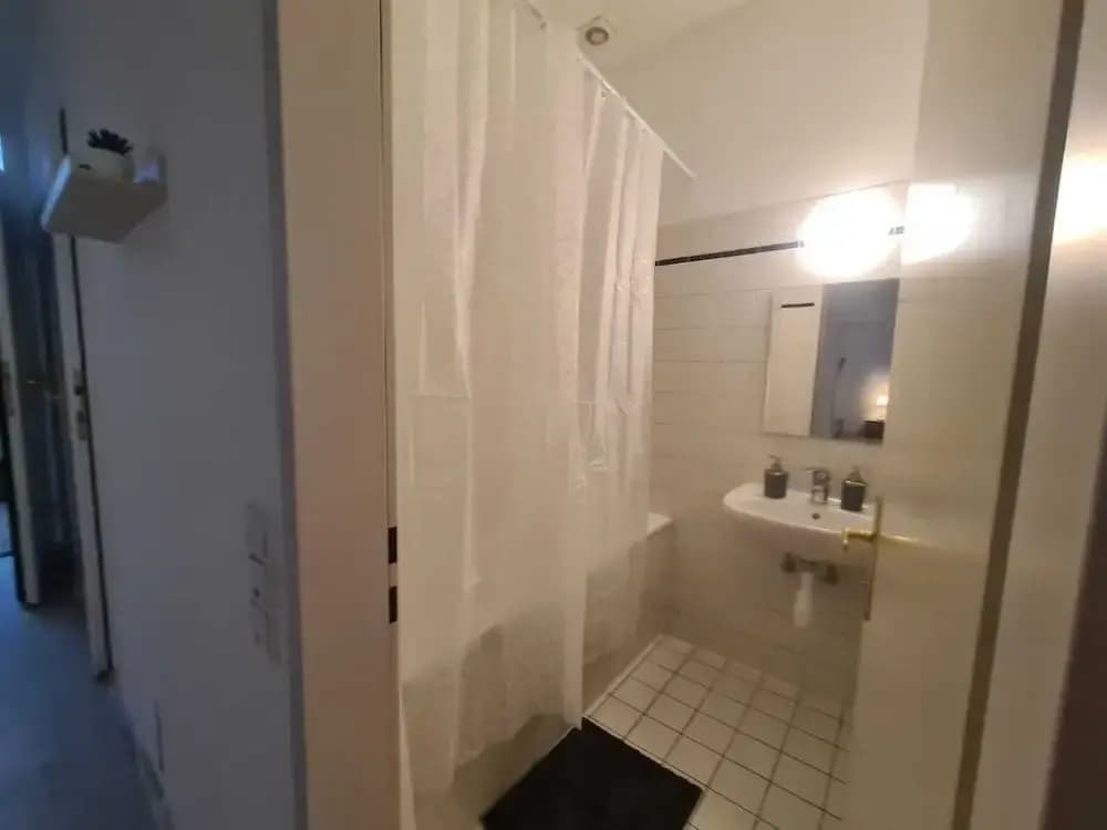 Cozy 3BR Apartment Perfect for Groups - photo 8