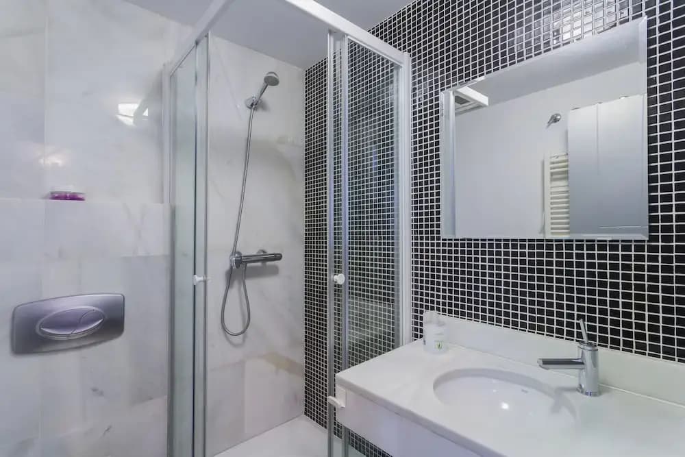 Dobo Homes Manoteras I Apartment - photo 7