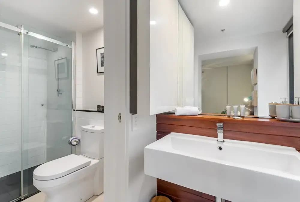 Sleek & Central 2-bed Apartment in Melbourne - photo 6