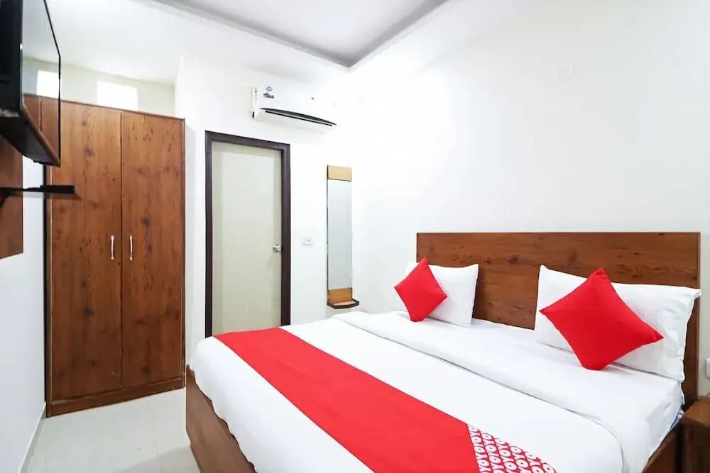 OYO 42622 Admiral Suites - photo 6