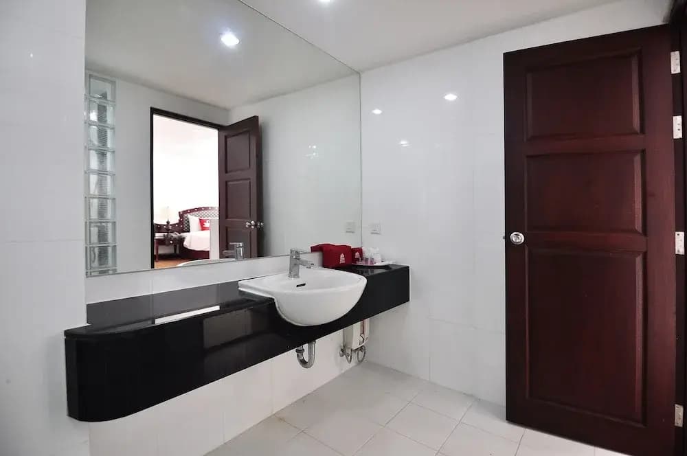 ZEN Rooms Sukhumvit Soi 3 - photo 8