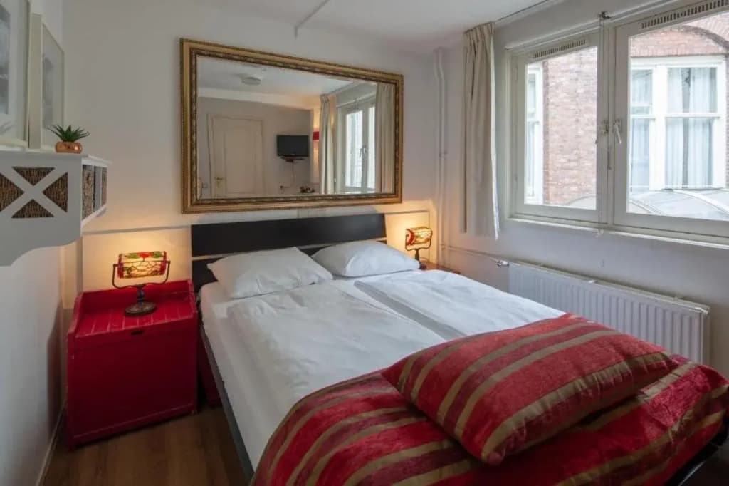 Amsterdam House Hotel - photo 3