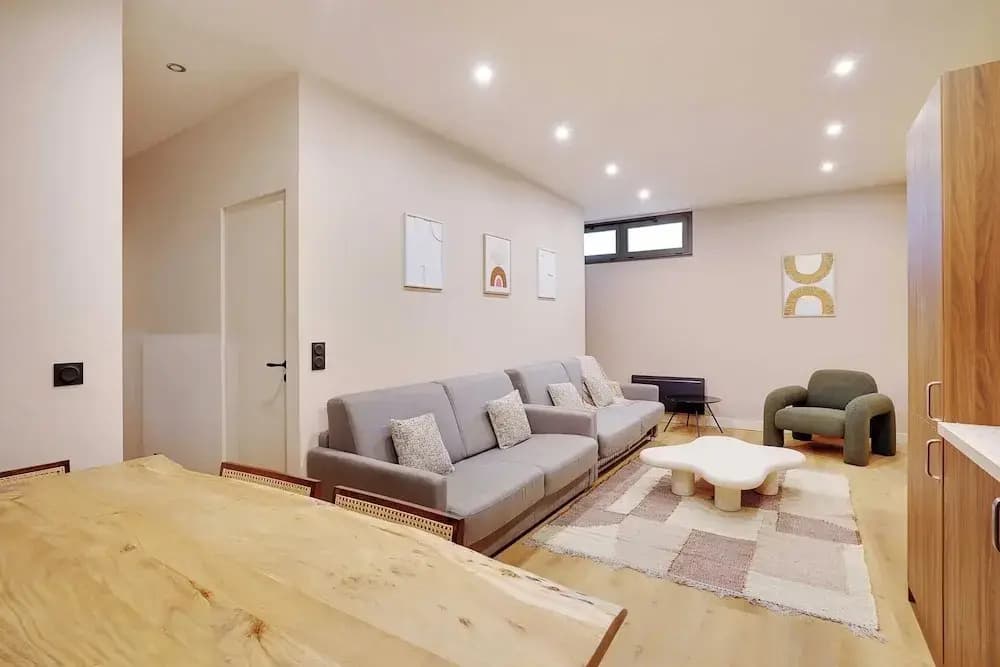 Spacious Apartment - 2BR/10P - Place D'Italia - photo 9