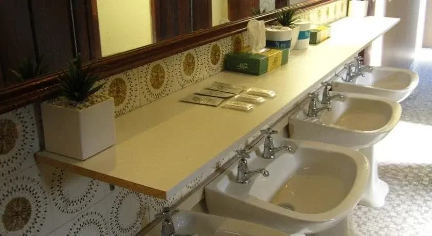 The Cecil Guesthouse - photo 34