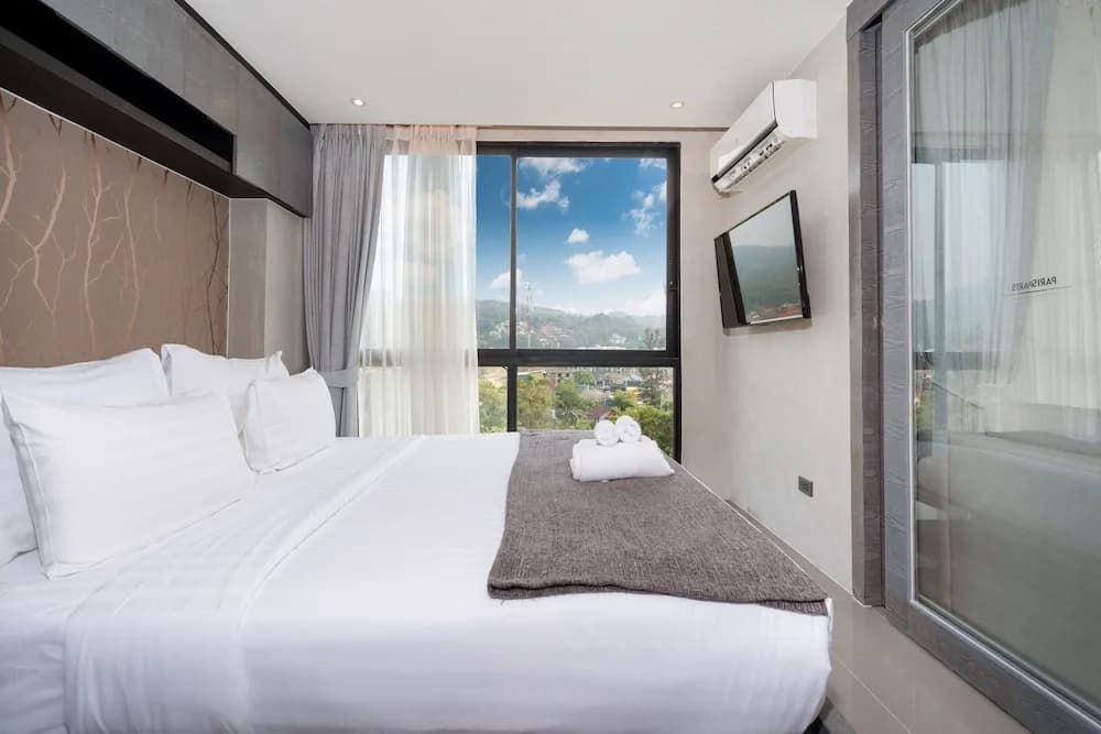 Premier Hill View Suite P708 at Citygate - photo 3