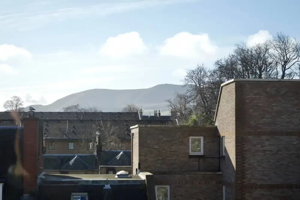 2 Bedroom Flat With Great Views - photo 9