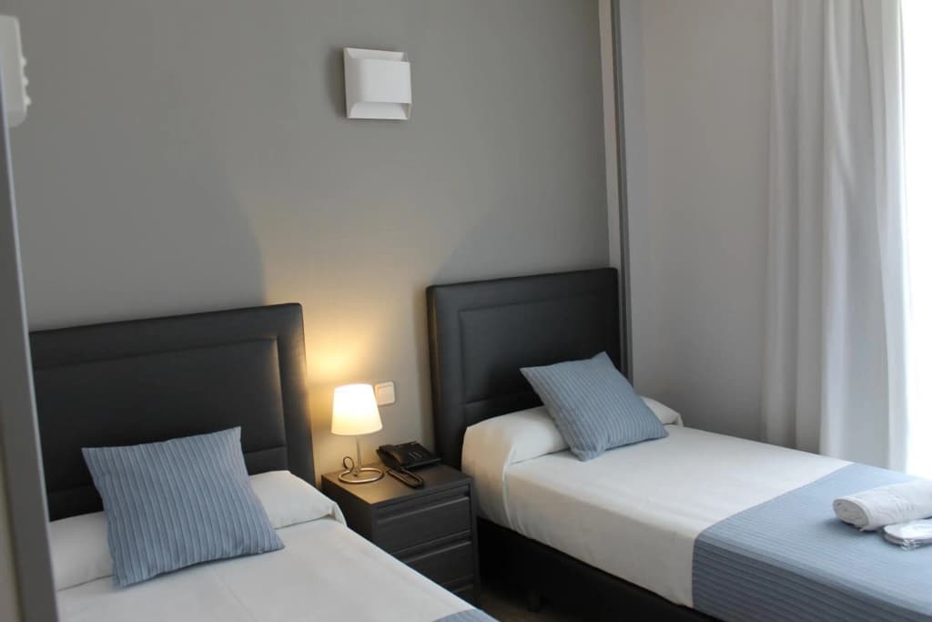 Hotel Barajas Plaza Madrid - photo 4