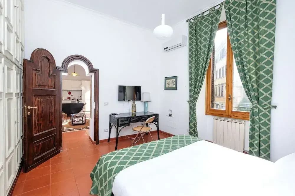 Rustic Retreat on Cobblestone Street - photo 5