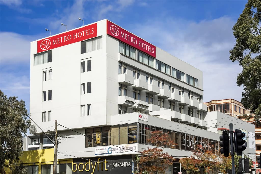 Metro Hotel Miranda - photo 1