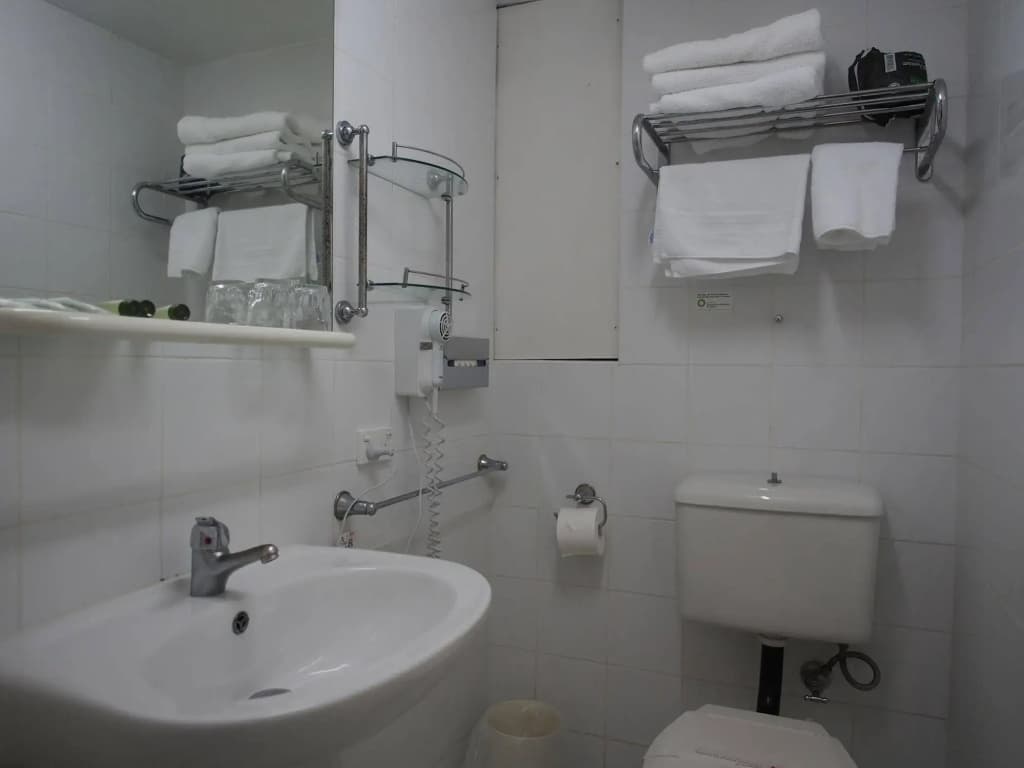 Edgecliff Lodge Motel - photo 10
