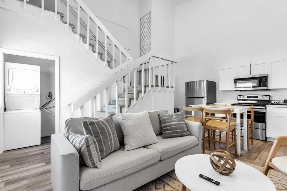 Stylish & Modern 4BD Home - photo 41