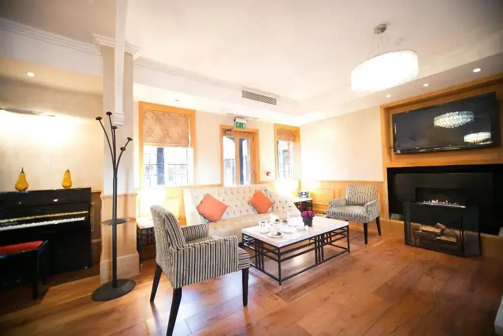 The Pillar Hotel - photo 35