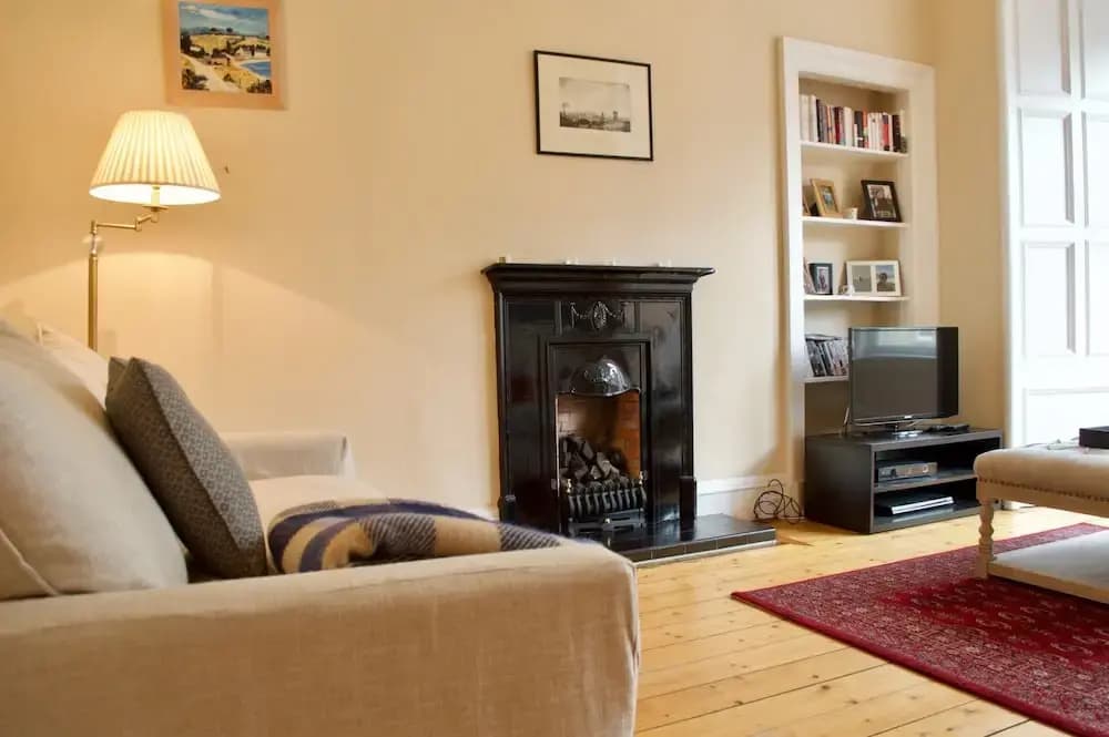 Spacious 1 Bedroom Stockbridge Flat - main photo