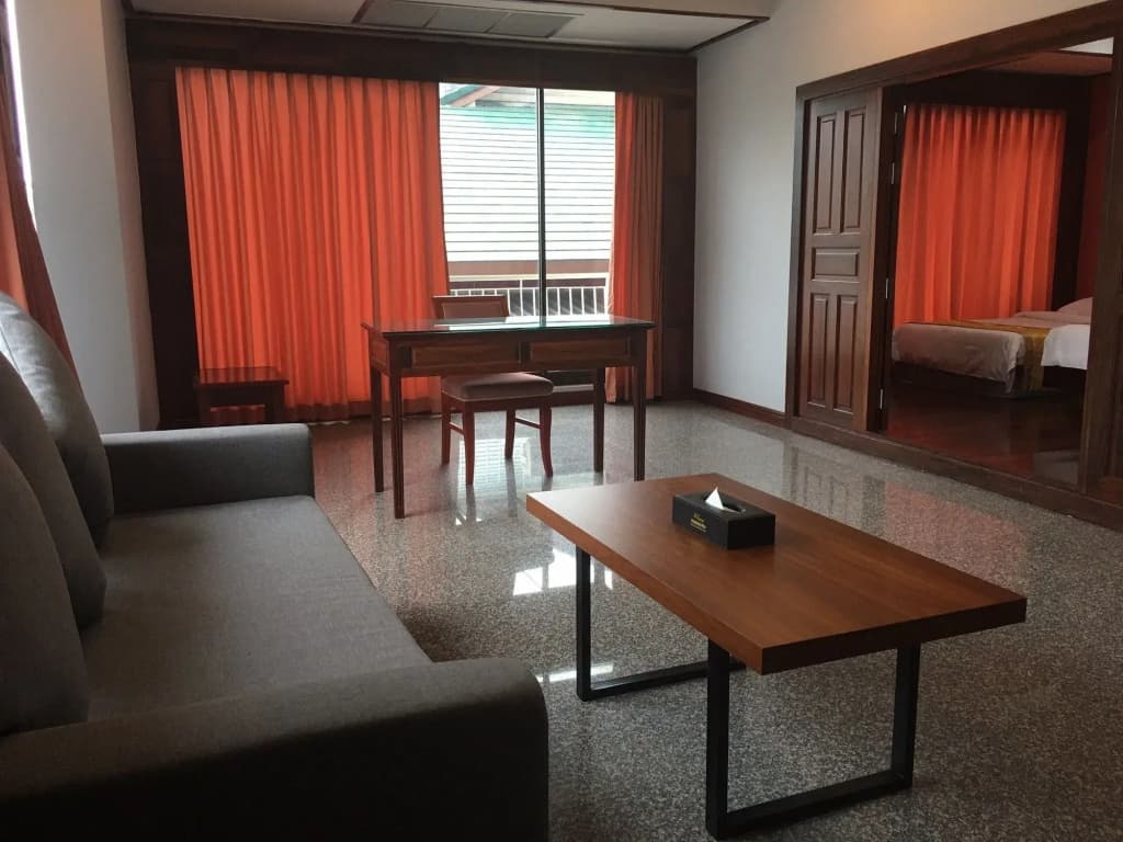 The President Hotel at Chokchai 4 - photo 9