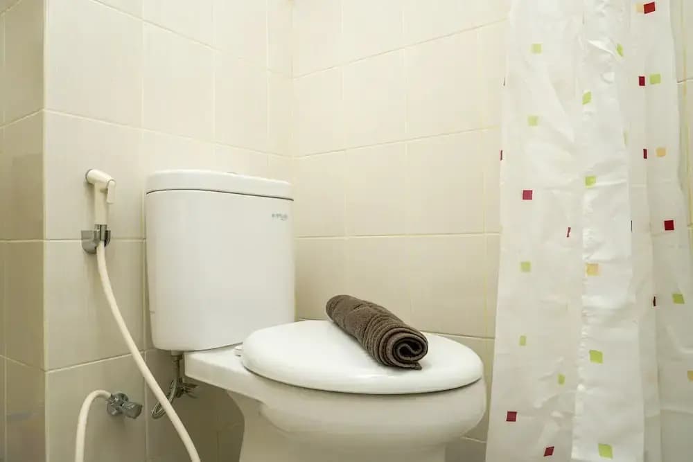 Simply White and Compact Studio at Amethyst Apartment - photo 7