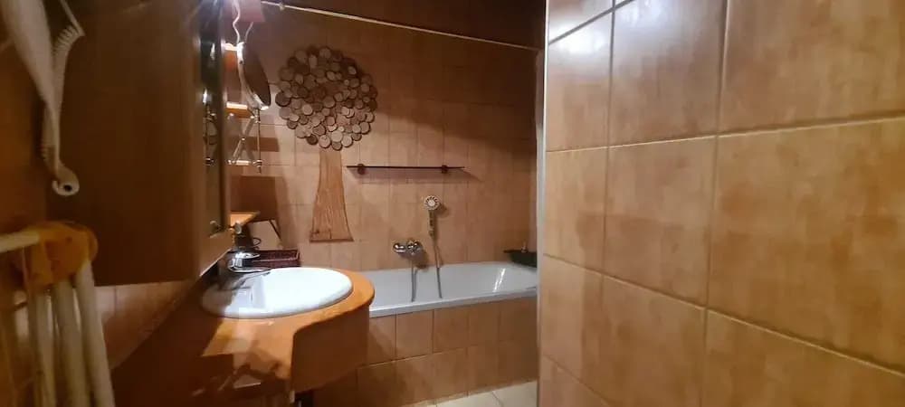Elegant 2BR Prime Central Location - photo 7