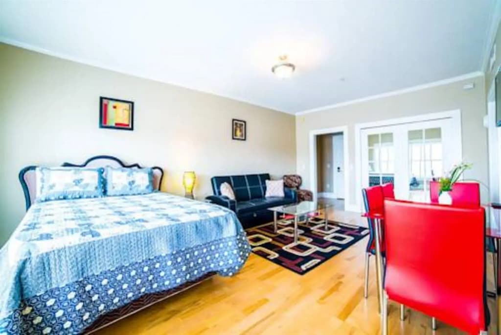 Ray W. Suites - photo 3