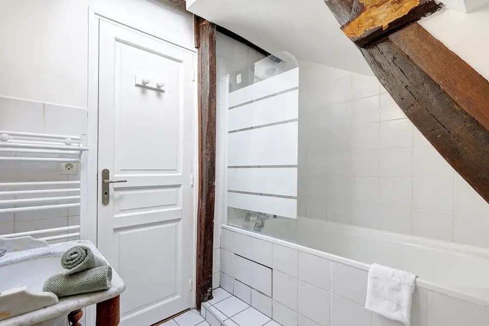Comfortable 1BR in Latin Quarter - photo 7