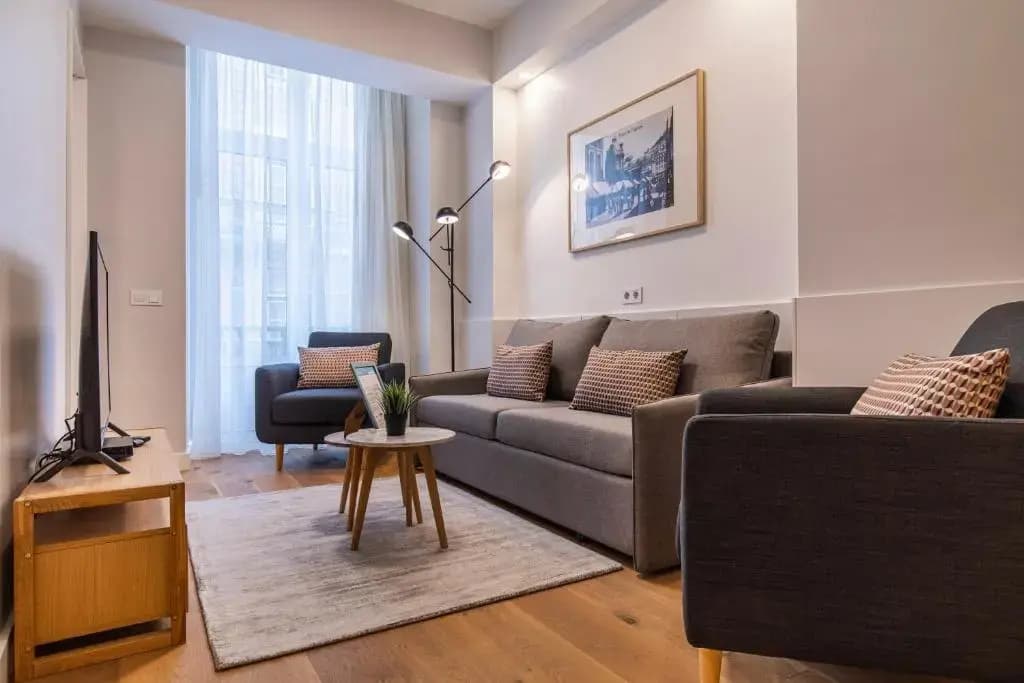 Upscale & Modern 2BDR Apartment - photo 4