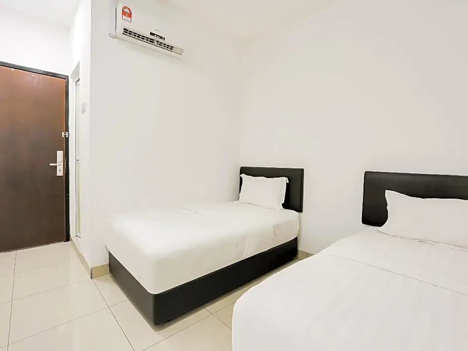 Rich Hotel by OYO Rooms - photo 5