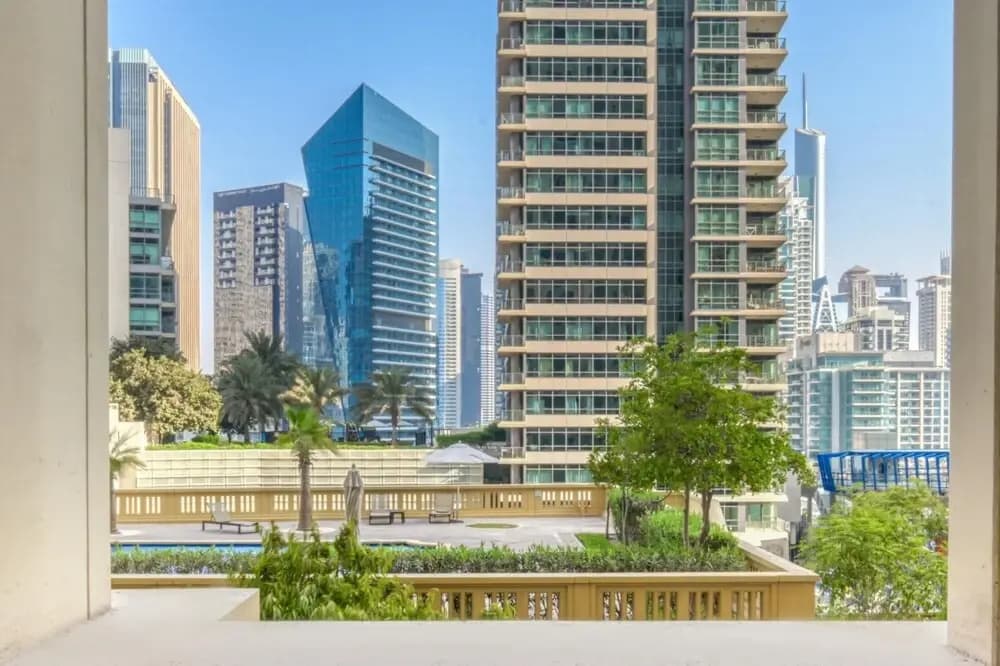 JBR Gem Spacious 1BR Apt With Balcony - photo 14
