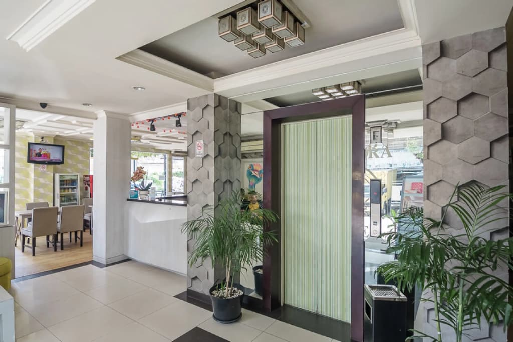 RedDoorz Plus near Mangga Besar Station 2 - main photo