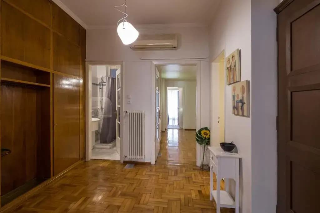 Elite Downtown Central 5th Floor Apartment - photo 7