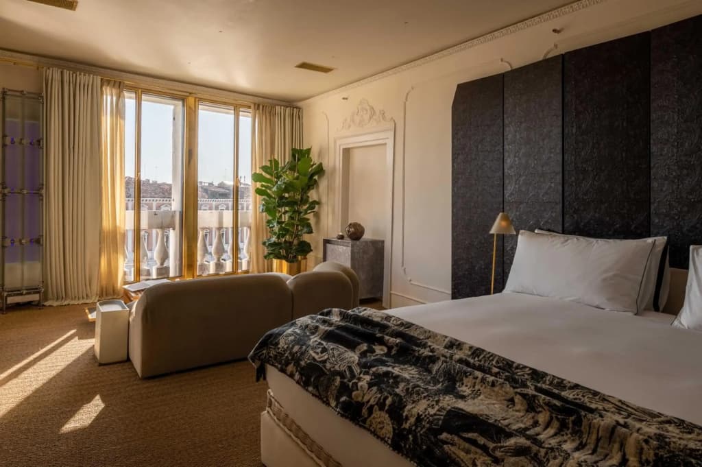 The Venice Venice Hotel - photo 12