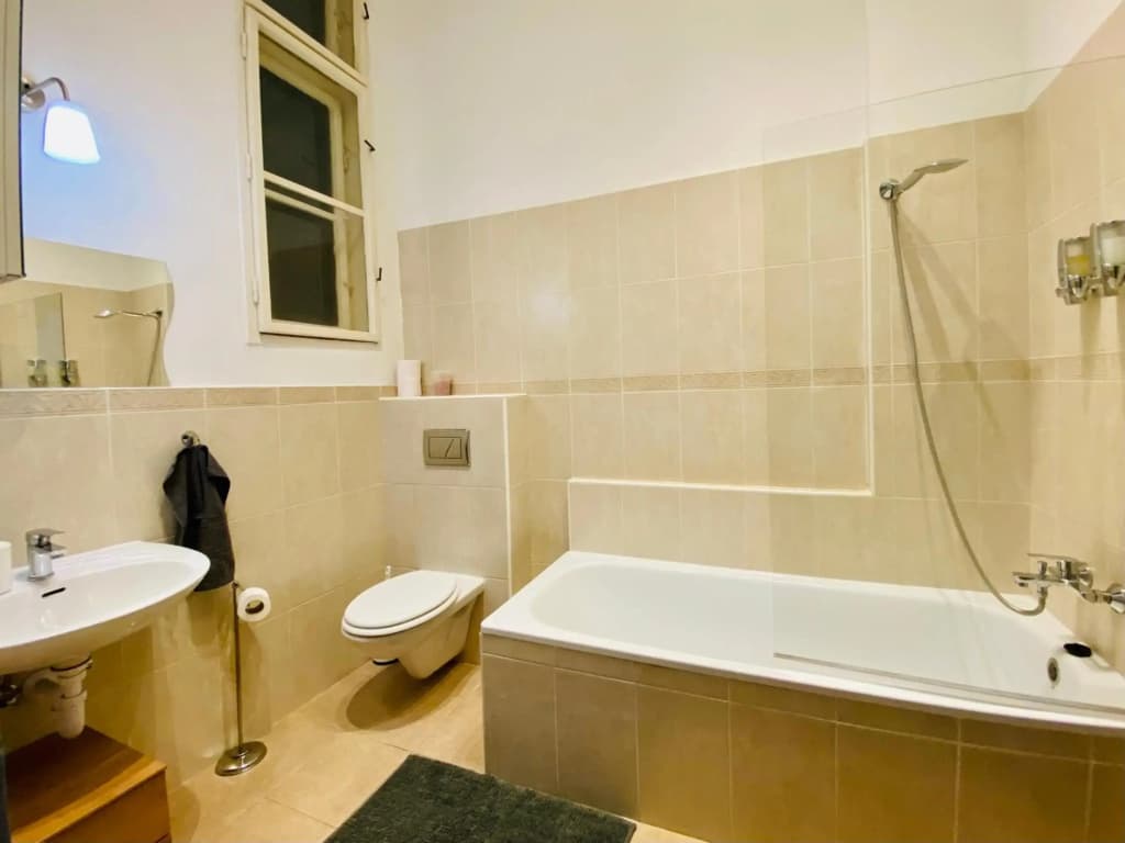 Deco House - Huge central two bedroom - photo 7