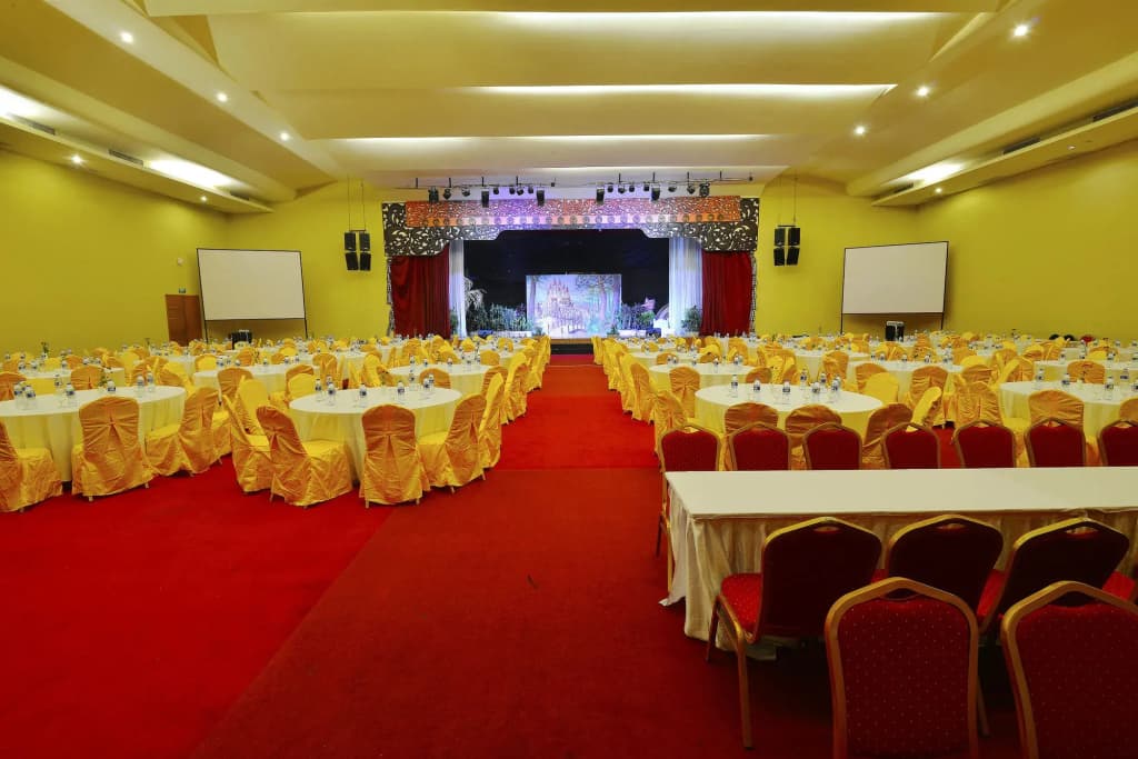 100 Sunset Hotel Managed by Eagle Eyes - photo 17