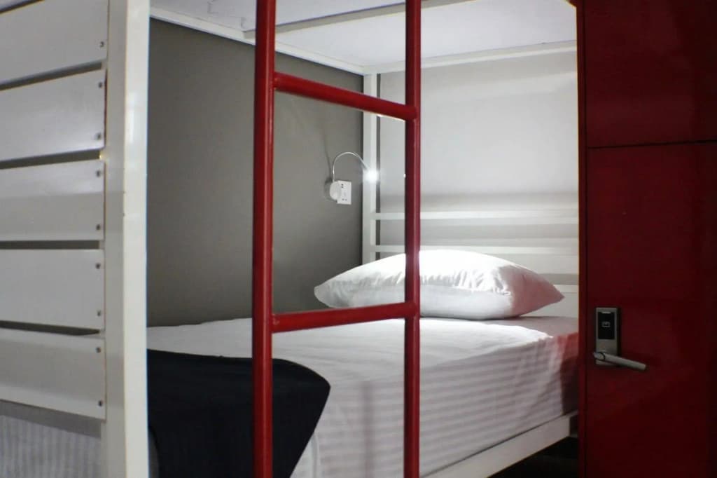 Hangover Hostels at Colombo - photo 3