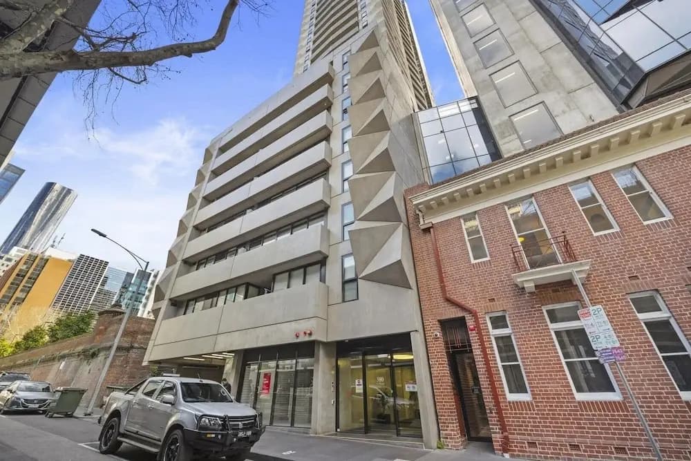 A Spacious 2BR Apt Near Melbourne Central - photo 1