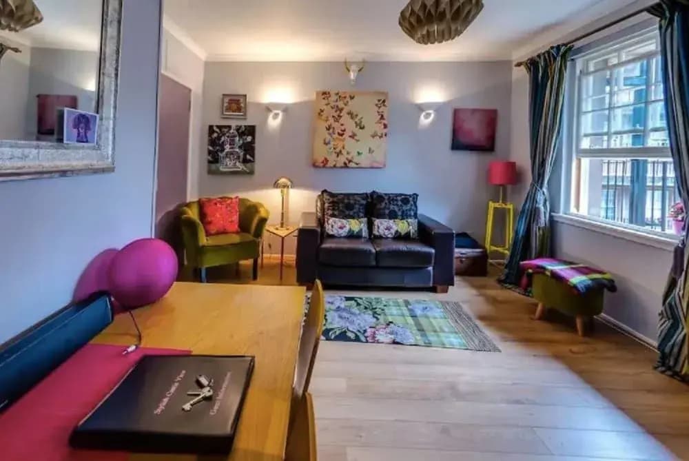 JOIVY Stylish Castle View Apartment - photo 4