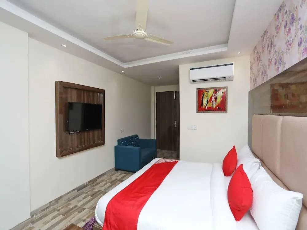 FabHotel Smart Suites - photo 6