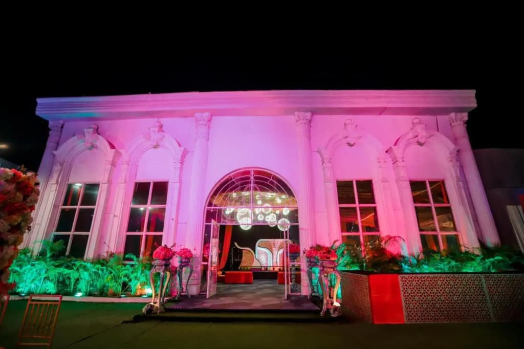 Bel-La Monde Hotel NH8 at 6km from IGI Airport Delhi - photo 1