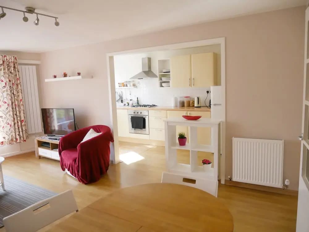 Bright 2 Double Bedrooms Apartment - photo 3