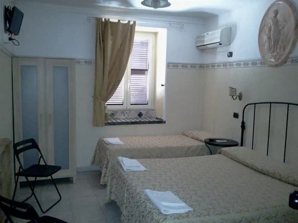 Hotel Lucia - photo 3