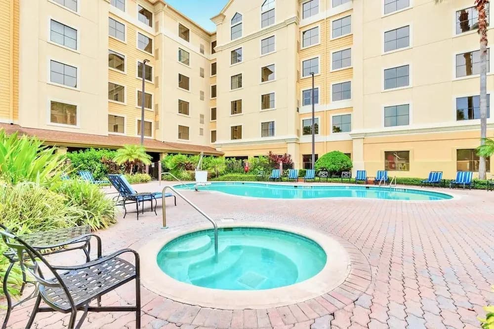 Cozy 1BR Suite With Two Queens - Pool and Hot Tub - photo 11