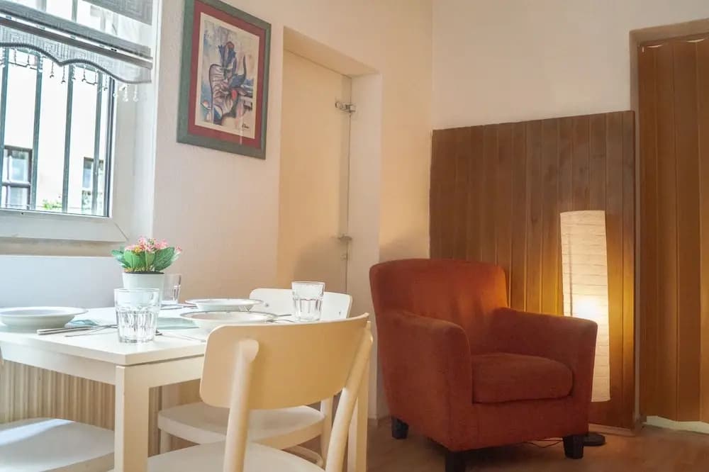 Timeless 2BR Near Downtown - photo 11
