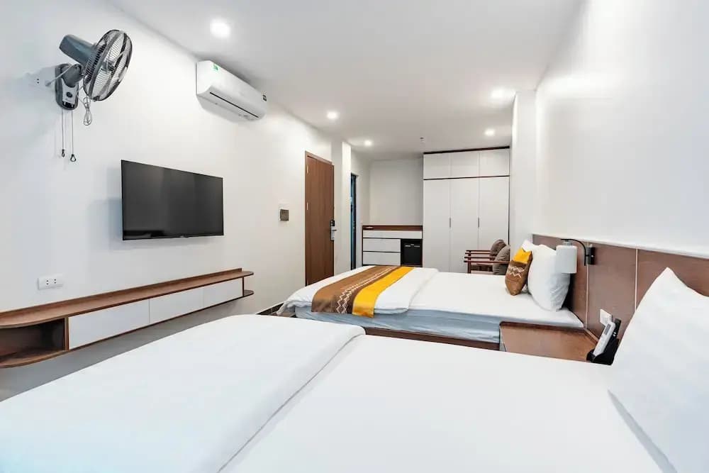 Golden Crown Hotel - photo 3