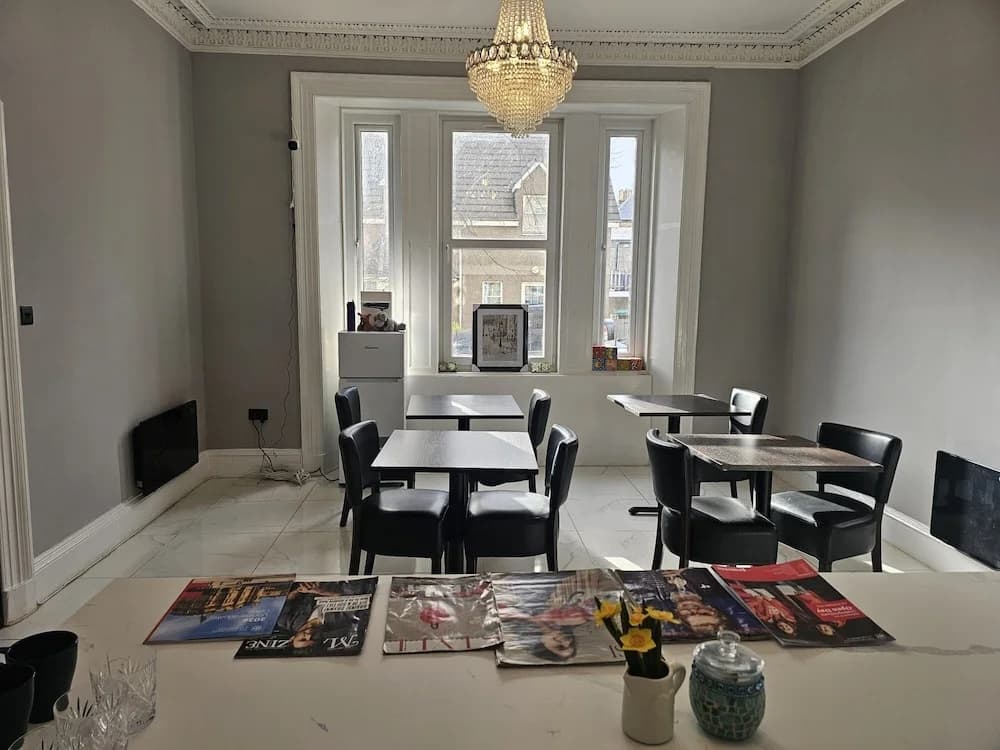 Edinburgh City Hotel - photo 10