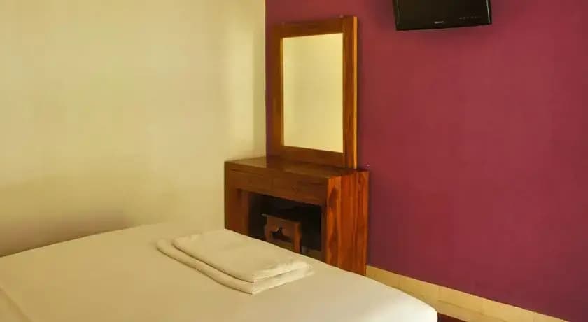 Ned's Hide-Away - photo 1