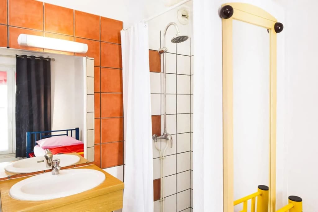 Bastille Hostel - photo 9