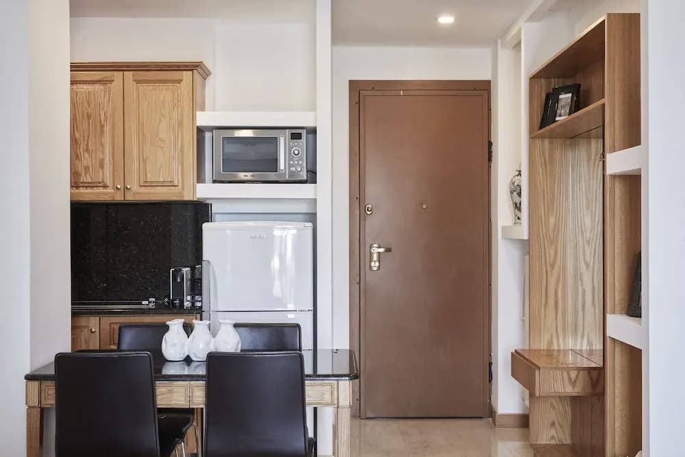 Chic One Bd Apartment with Hilton View - photo 9