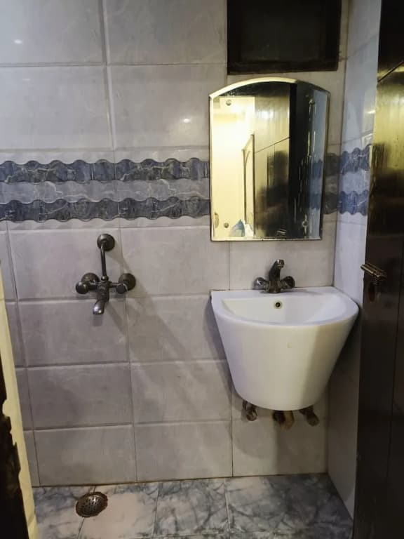 Hotel Amba Deluxe - photo 11