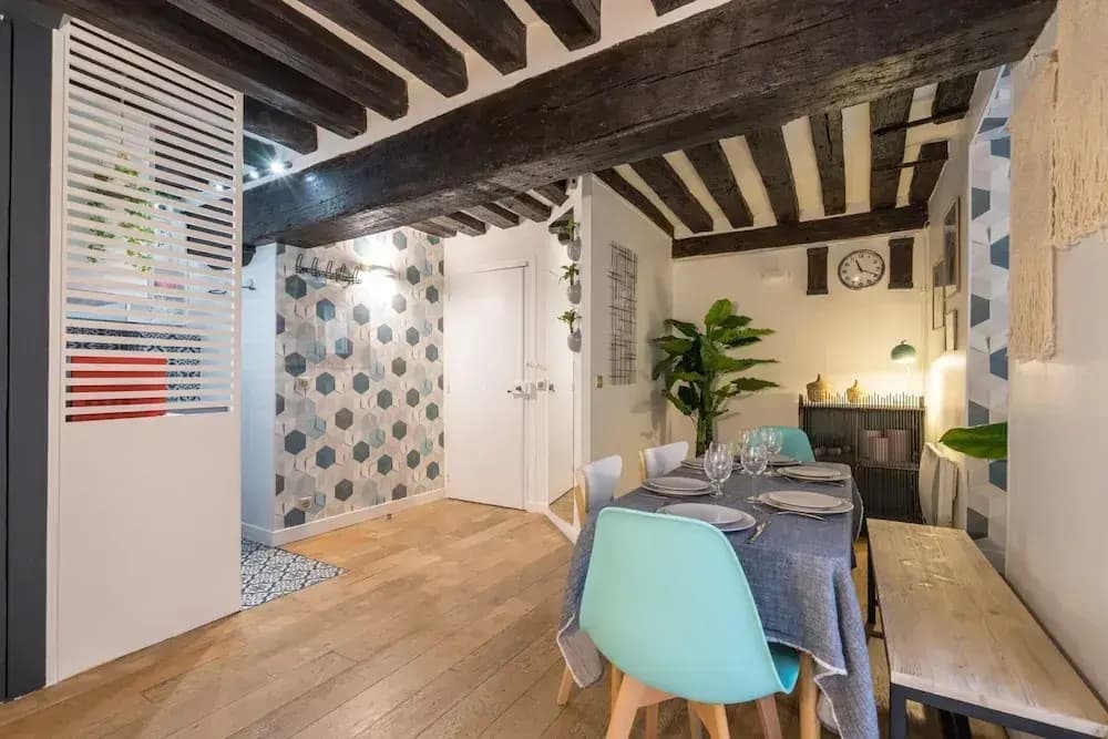 Chic Apartment With Patio - 2br/6p - Le Marais - photo 18