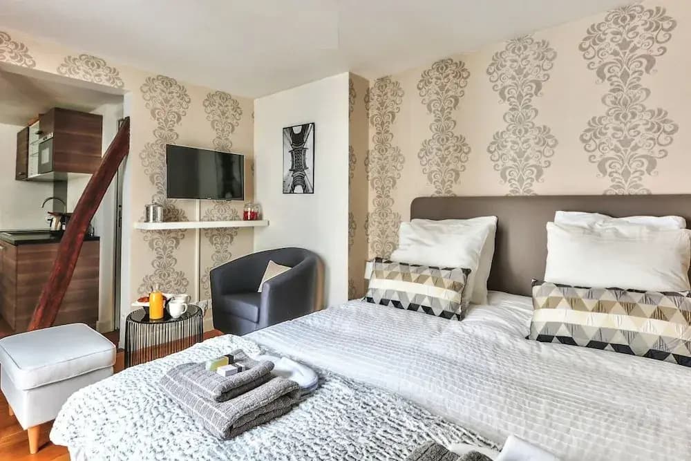 Love Nest in Saint Germain - photo 2