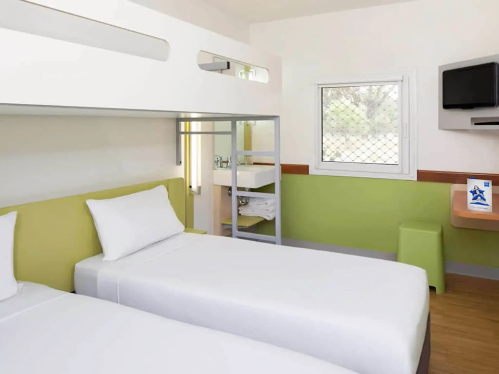 ibis budget Melbourne Airport - photo 4