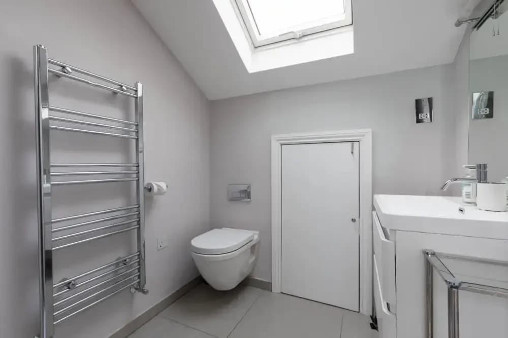 Spacious 3 Bedroom in Notting Hill With Balcony - photo 10