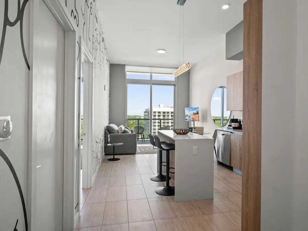 Modern Condo in Design District - photo 7